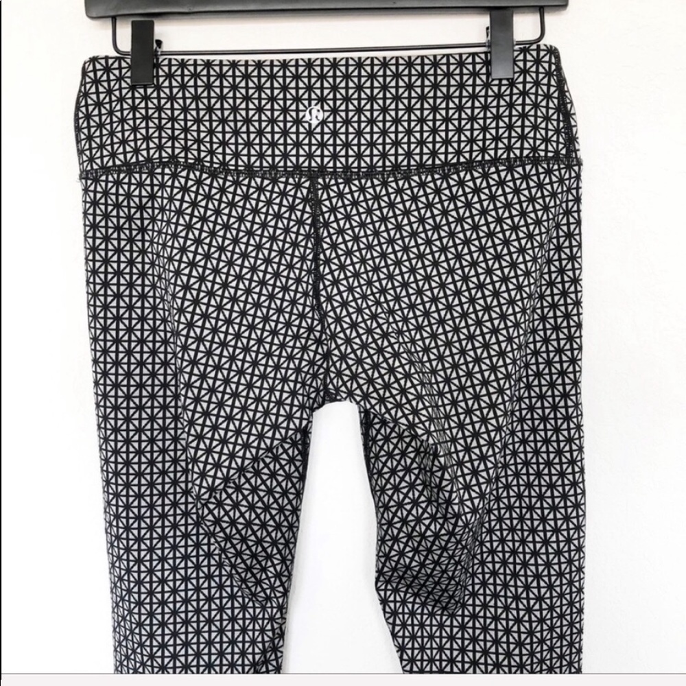Lululemon wunderunder trigeo silver spoon black 6